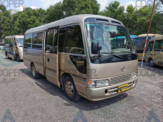 23-29座席によってトヨタ使用されたバス トヨタ・コースターは贅沢な内部の装飾が付いているバスを使用した