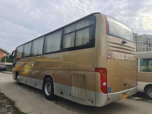 使用されたコーチ バスより高い47の座席はコーチを旅行するバス左手がディーゼル バスを運転する