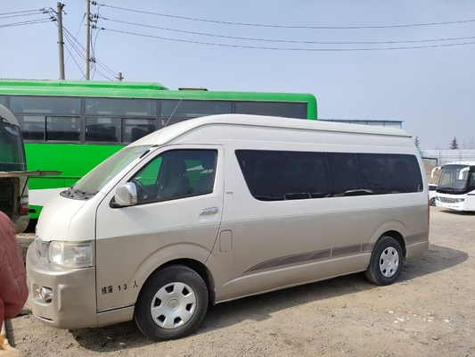 使用される日本語はHiace 13を- 15seaterガソリン機関の残されたステアリング トヨタのブランド バスで運ぶ