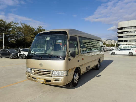 トヨタは20の座席と年贅沢な日本によって使用されたコースター バス手動ギヤを2010使用した
