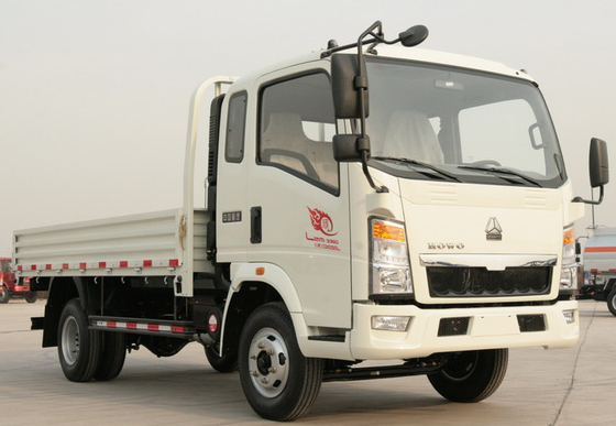 右ドライブSinotruck Howoの貨物自動車のトラック4-6トンに荷を積む使用された小さいトラック4×2ドライブ モード