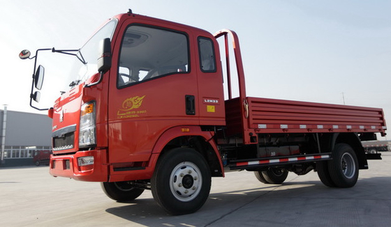 右ドライブSinotruck Howoの貨物自動車のトラック4-6トンに荷を積む使用された小さいトラック4×2ドライブ モード