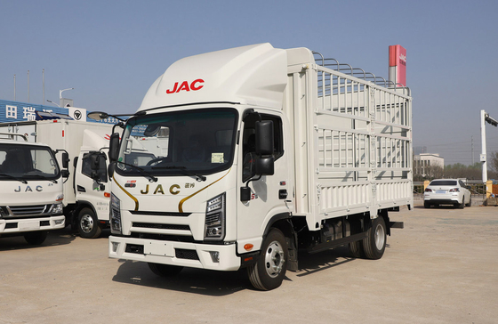 中古貨物トラック 中国 JAC S6 モデル 4*2 軽トラック 160hp のカミンズ エンジン