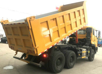Dongfengはダンプ トラック5600X2300X1200次元280Lの燃料タンク容量を使用しました