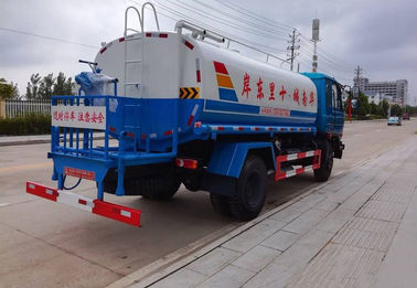 Dongfengは石油タンカー7350×2470×2710mm赤いディーゼル モーターを搭載する10000Lタンク容量を使用しました