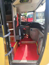 2013年によって使用されるYutongは59 Seatersを1つの層および半分の左手のステアリング バスで運びます