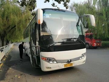 白い色によって使用されるYutongは47の座席を2013年のディーゼルYutongバスよい状態バスで運びます