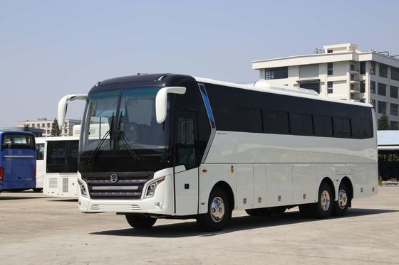 新しいブランドの二重車軸ユーロIIのディーゼル観光バスの前部Cummins Engineは58-70座席によって使用される金ドラゴンXML6125をバスで運ぶ