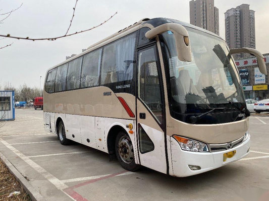使用されたKinglongバス モデルXMQ6802 32は鋼鉄シャーシの左手のドライブによって使用される観光バスをつける