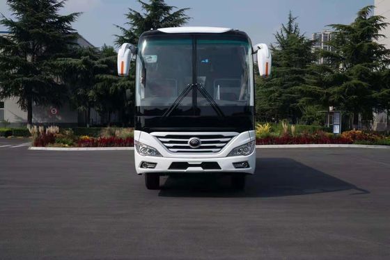 65座席Yutong ZK6126Dの新しいバスRHDのディーゼル機関を操縦する新しいコーチ バスは後車軸の新しいバスを倍増する