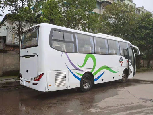 使用されたKinglongバスXMQ6859 35Seats鋼鉄シャーシによって使用される観光バスの単一のドア後部エンジンのユーロIII