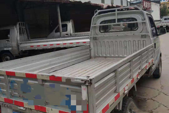 Dongfengのブランド6の車輪のAfriceのための軽い貨物トラック102HPは小型ダンプ トラックを使用した