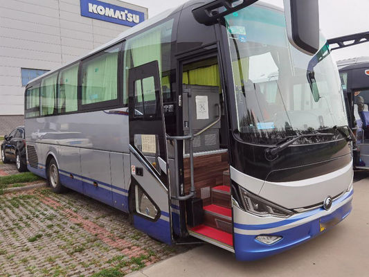秒針はYutong ZK6907のTVが付いている贅沢なコーチのガソリン機関の中国電気バスをバスで運ぶ