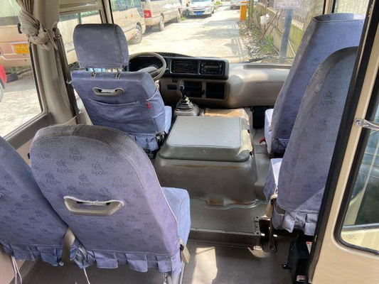 2011年によって使用されるディーゼル マニュアルによって作動させるドアのトヨタ・コースター使用された小型バスは23の座席が付いている使用された贅沢なバスをバスで運ぶ