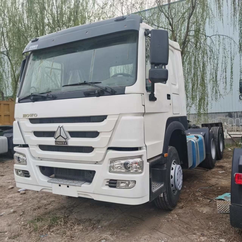 頑丈な10の車輪はSinotruckのWeichaiエンジンを搭載するHowoによって使用されるトラクターのトラックを秒針
