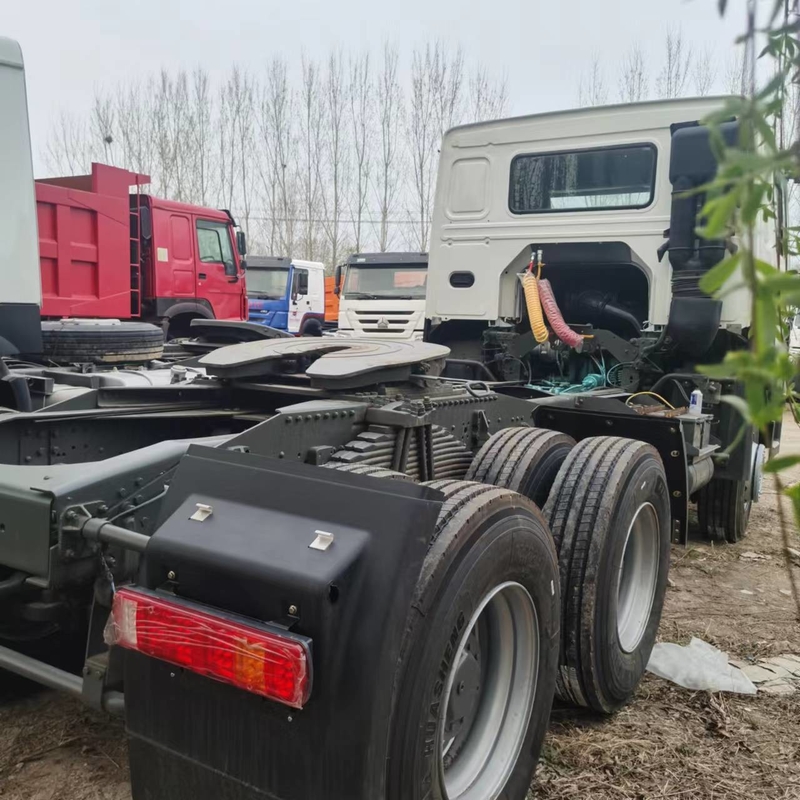 頑丈な10の車輪はSinotruckのWeichaiエンジンを搭載するHowoによって使用されるトラクターのトラックを秒針