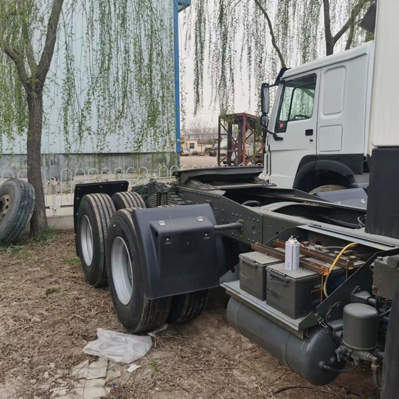 頑丈な10の車輪はSinotruckのWeichaiエンジンを搭載するHowoによって使用されるトラクターのトラックを秒針
