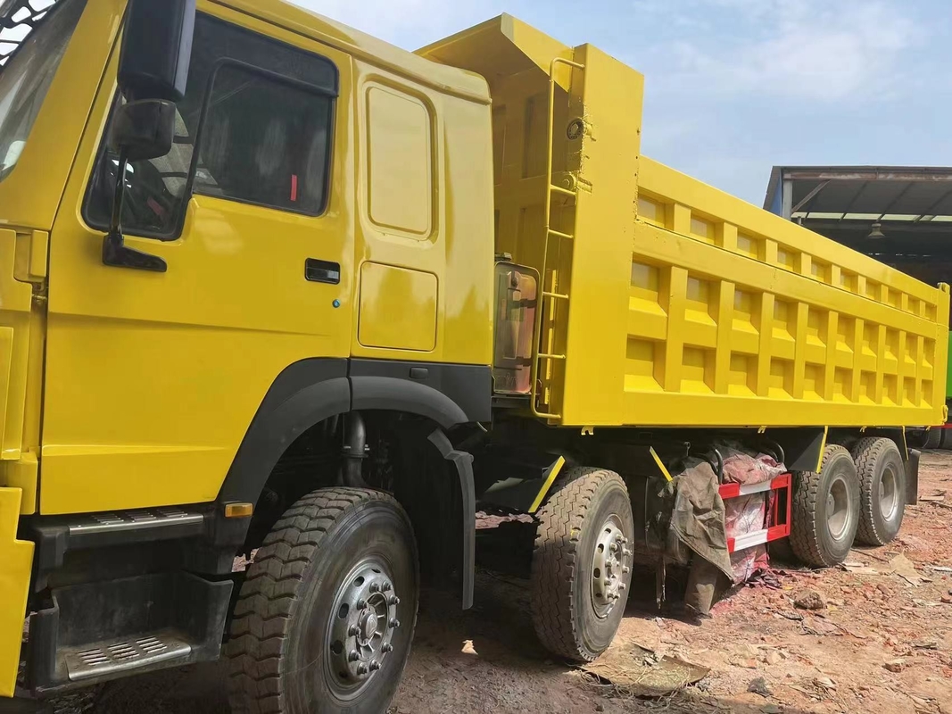 8*4はダンプ トラック40ton三菱Fuso 12を動かす380HPの秒針のトラックを使用した