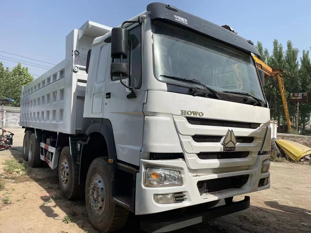 8*4はダンプ トラック40ton三菱Fuso 12を動かす380HPの秒針のトラックを使用した