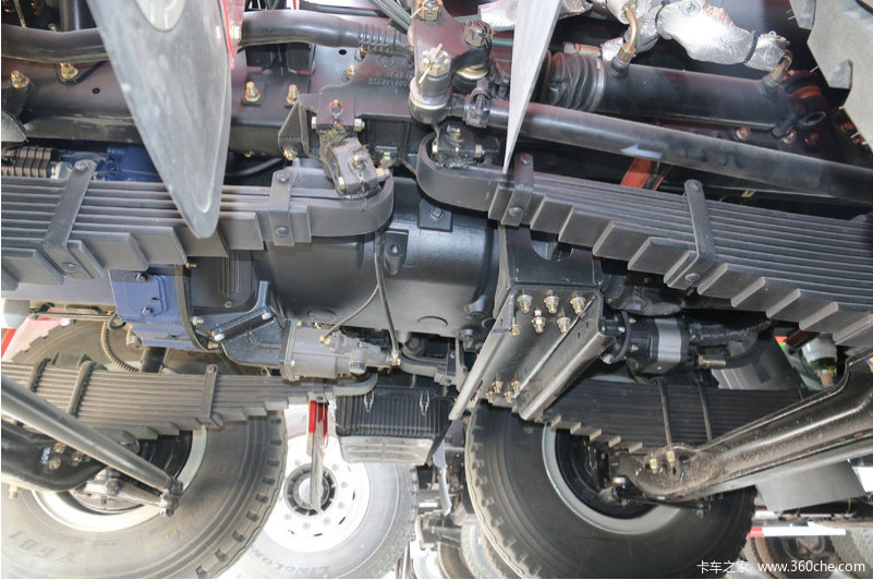 25立方メートルは15トンがユーロII 8x4右ドライブRhdのダンプカー430hpに荷を積むディーゼル ダンプ トラックをバケツでくむ