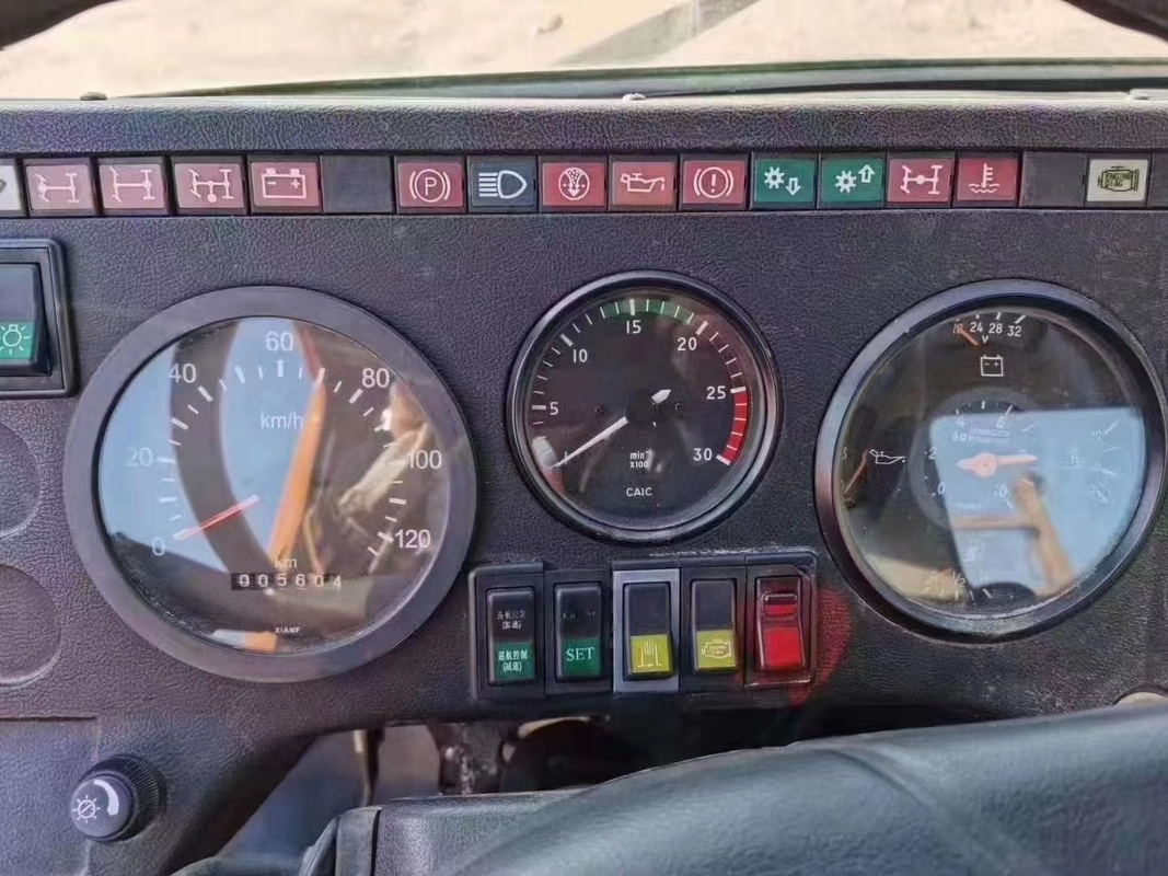 LHDの15立方メートルは道水スプリンクラーを離れて水漕のスプリンクラーのトラック290hpの完全なドライブ4X4を