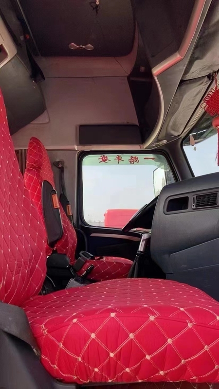 使用されたSinotruck 6*4 10の車輪440の馬力のトラクターのHowo T7の頭部のディーゼル機関のトレーラーの頭部