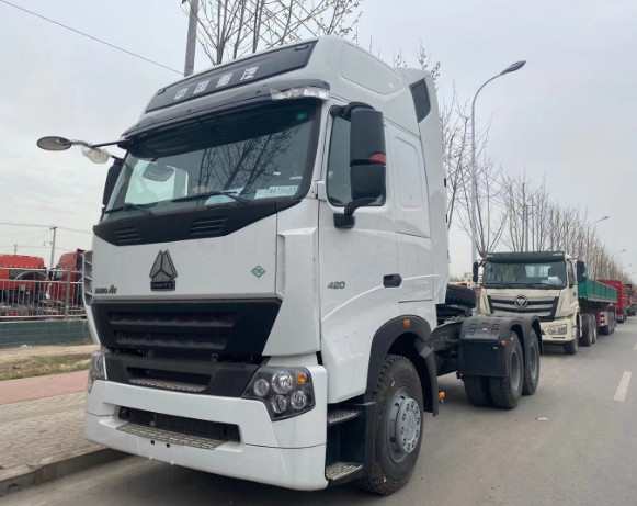 頑丈な10荷車引きHOWO A7のトラクターのSinotruk 6x4 420hpのトラクターのトラックの頭部