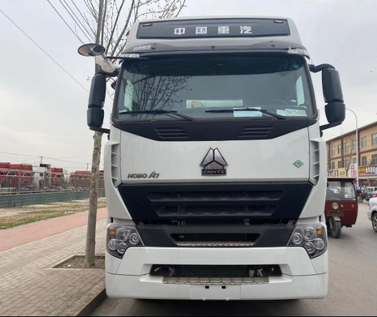 頑丈な10荷車引きHOWO A7のトラクターのSinotruk 6x4 420hpのトラクターのトラックの頭部