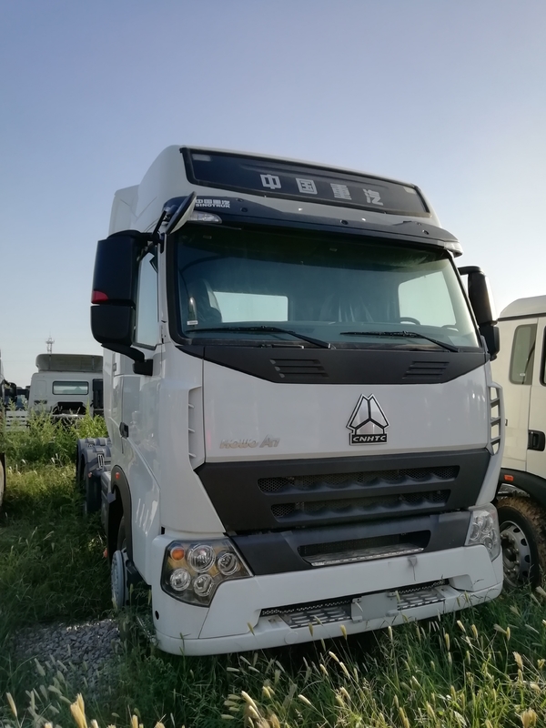 頑丈な10荷車引きHOWO A7のトラクターのSinotruk 6x4 420hpのトラクターのトラックの頭部