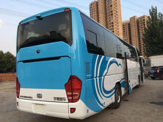 Zk6122 LHDはYutongをバスで運ぶ2015年50の座席ディーゼル機関125km/Hの最高速度を使用した