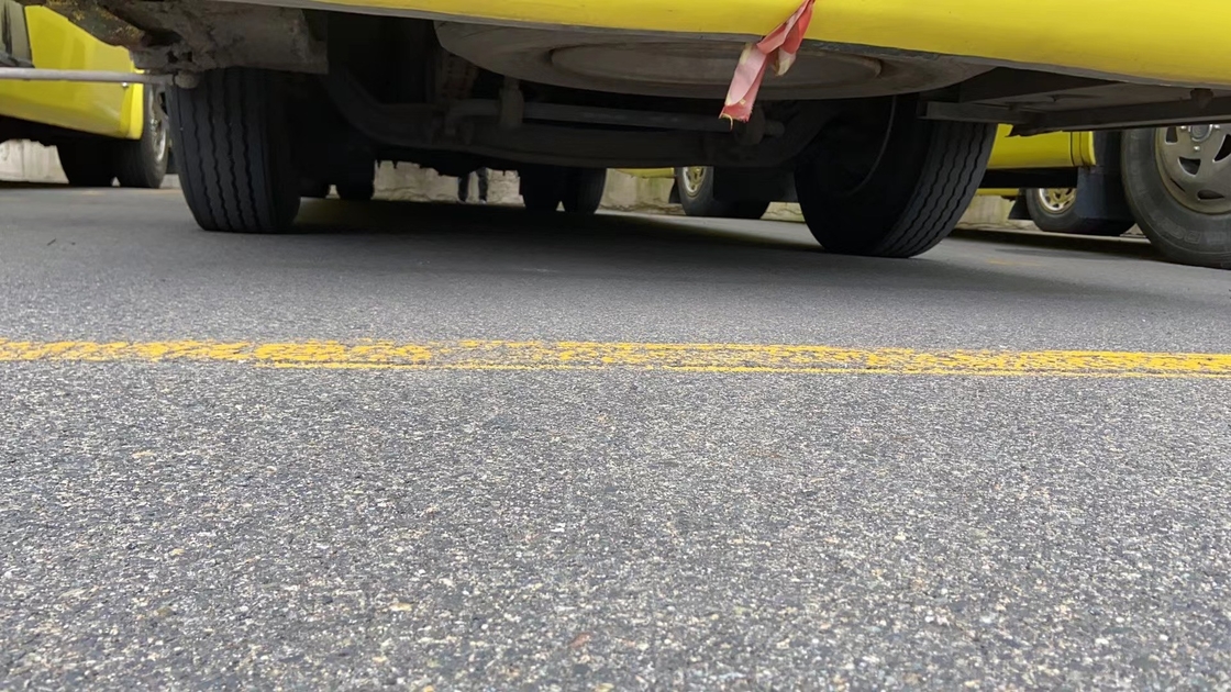 2014年60座席によって使用されるYutongはLHDを操縦するYuchaiエンジン100km/Hを搭載するZK6107をバスで運ぶ