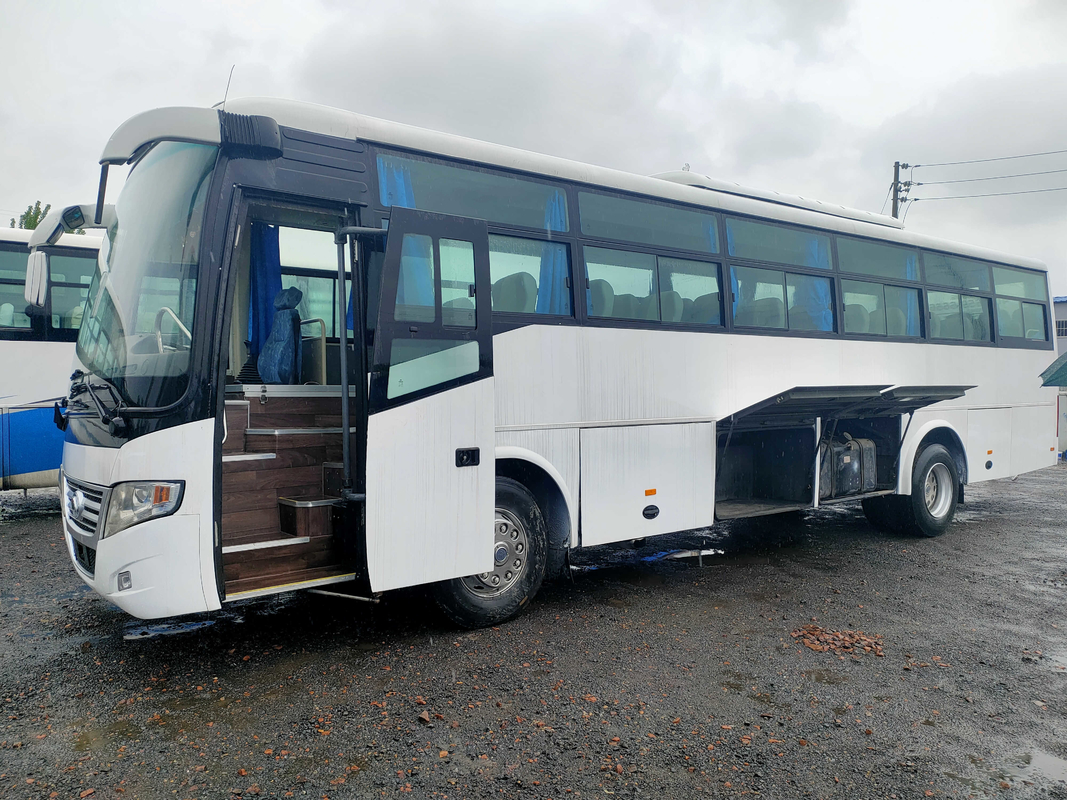 ドライブYutongによって使用されるバスZk6112d大きい手荷物の小屋のSildingの右窓2+2layout 53seats