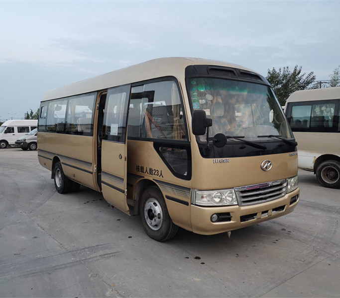 23の座席は2014年エンジンの左手のステアリングが付いているより高いコースターの小型バスKLQ6702E4を使用した