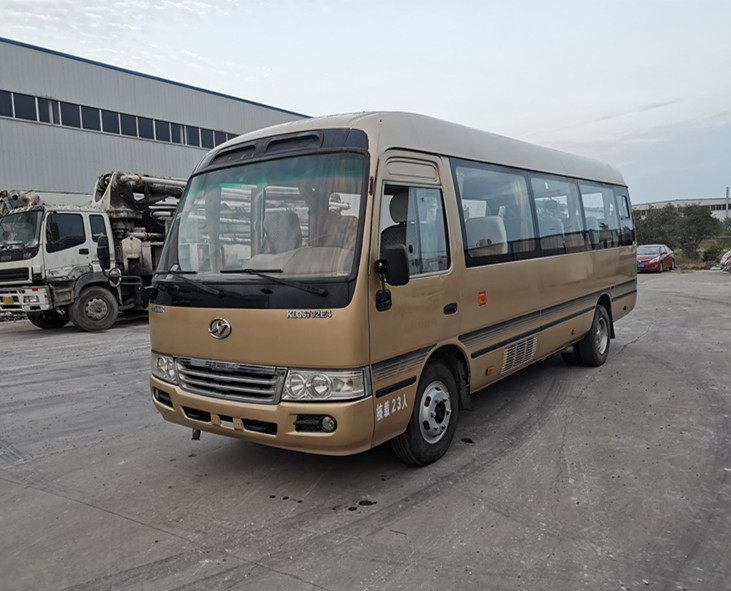 23の座席は2014年エンジンの左手のステアリングが付いているより高いコースターの小型バスKLQ6702E4を使用した