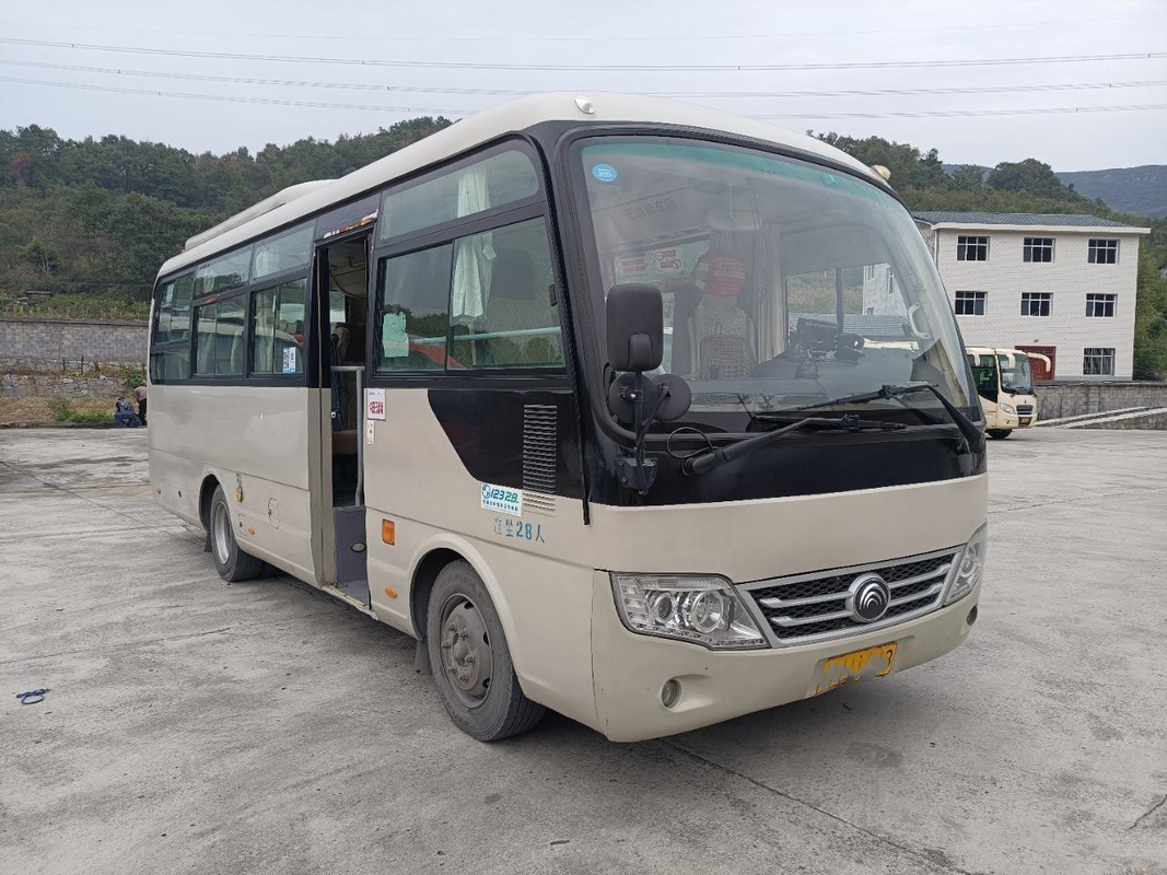 小型旅行のコーチはYutongバスZK6729D 130hp折れ戸28seaterを残したステアリングを使用した