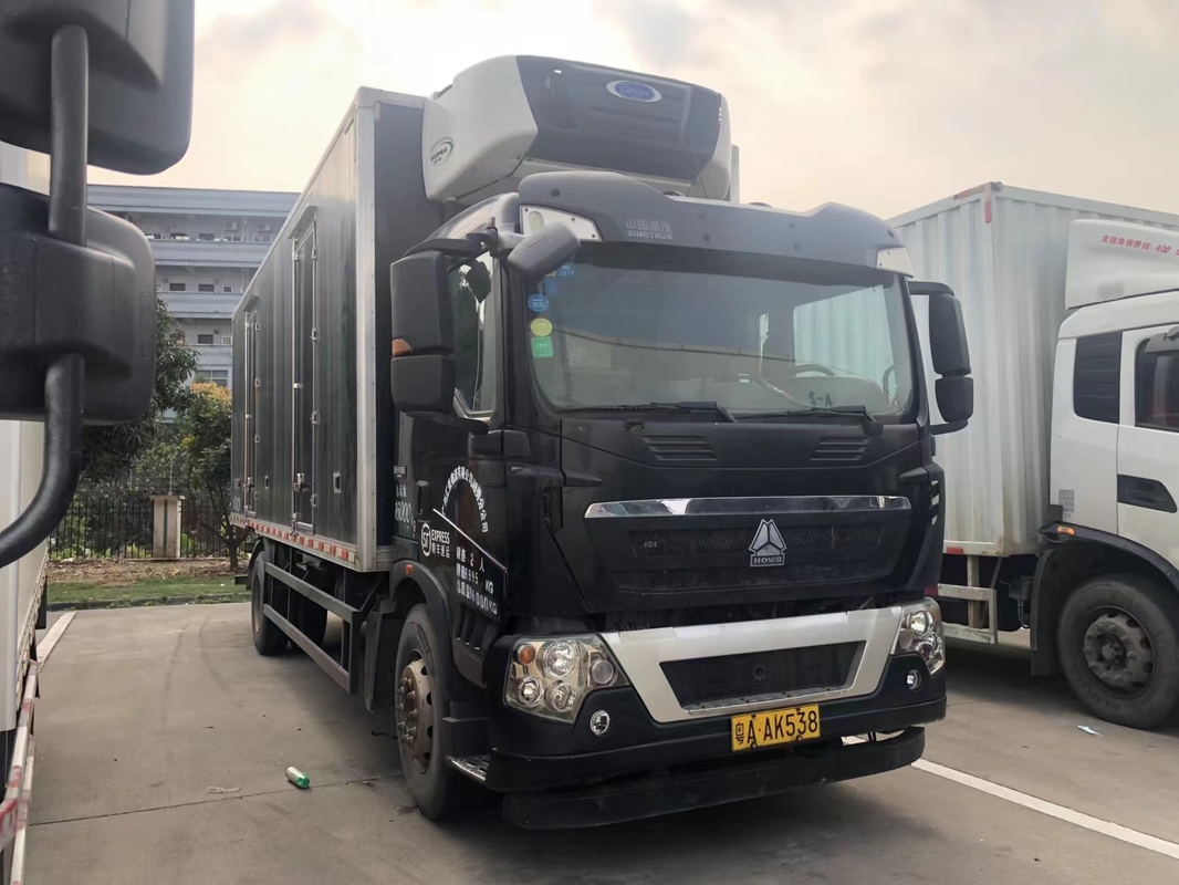 HOWO 10の車輪販売のための6*4によって使用される冷却装置トラックのフリーザーによって冷やされている容器のトラック