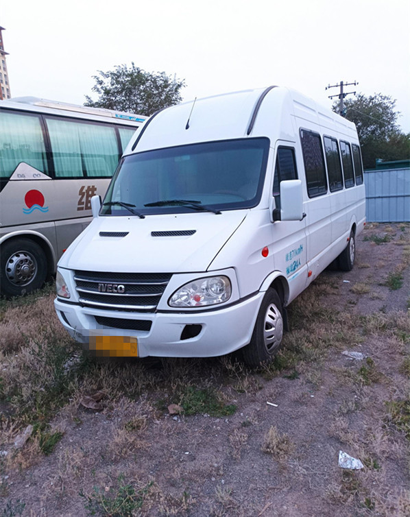 2017年 23人乗り Iveco 中古バス レザーシート エアコン付き 状態良好