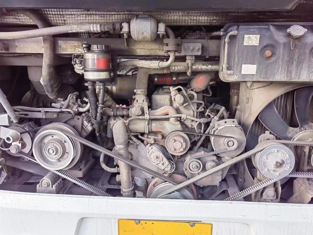 Yutong バス Zk6115 はコーチ 47seater の左手ドライブ バス中国のブランドの EuroV のディーゼル機関を使用しました