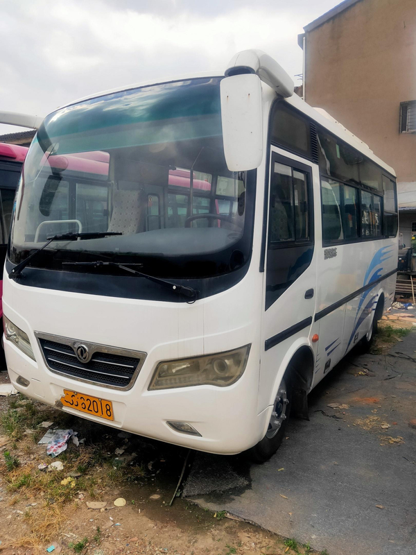 Dongfeng 19の座席によって使用される乗客バス秒針のユーロ3 RHD Lhd都市コーチ