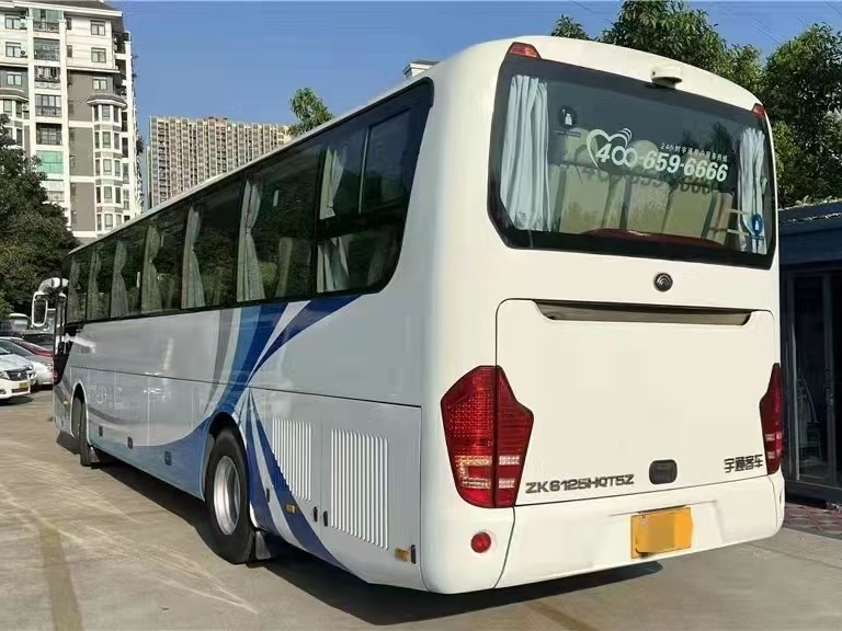 使用された運輸バスYutong 55seaterはRvバスZK6125両開きドアをエアー バッグの懸濁液を使用した