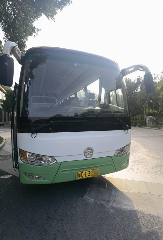 贅沢なコーチ バスはKinglong 50の座席Rhd Lhdの乗客の交通機関のユーロ3のディーゼル バスを使用した