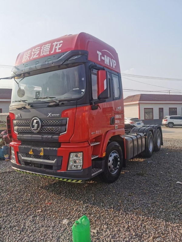 使用されたトラクターは販売の頑丈なトラクターのためのShacman X3000 10の荷車引きのトラクターのヘッド トラックをトラックで運ぶ