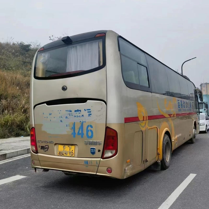 第2手のコーチZK6110のブランドYutong 49seaterは旅行バス単一のドアのYuchaiエンジンを使用した