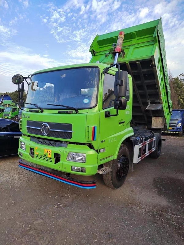残された使用されたダンプ トラックのDongfengのブランド4x2のダンプは軽量ダンプ トラックを使用した
