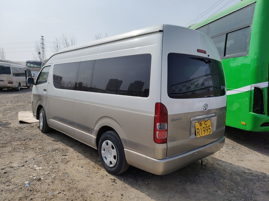 使用される日本語はHiace 13を- 15seaterガソリン機関の残されたステアリング トヨタのブランド バスで運ぶ