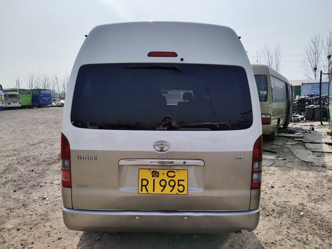 使用される日本語はHiace 13を- 15seaterガソリン機関の残されたステアリング トヨタのブランド バスで運ぶ