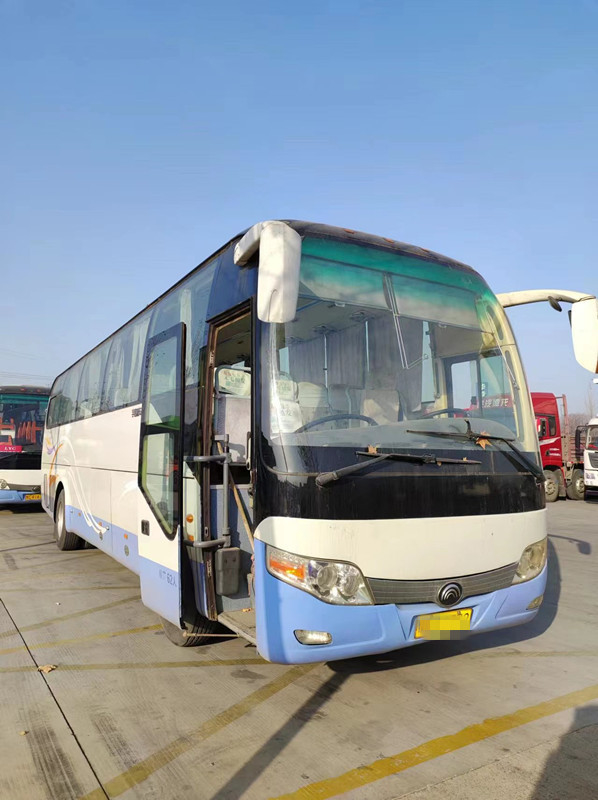 使用された商業バス2014年のYutongバスZK6110 60座席RHDによって使用される旅行バス
