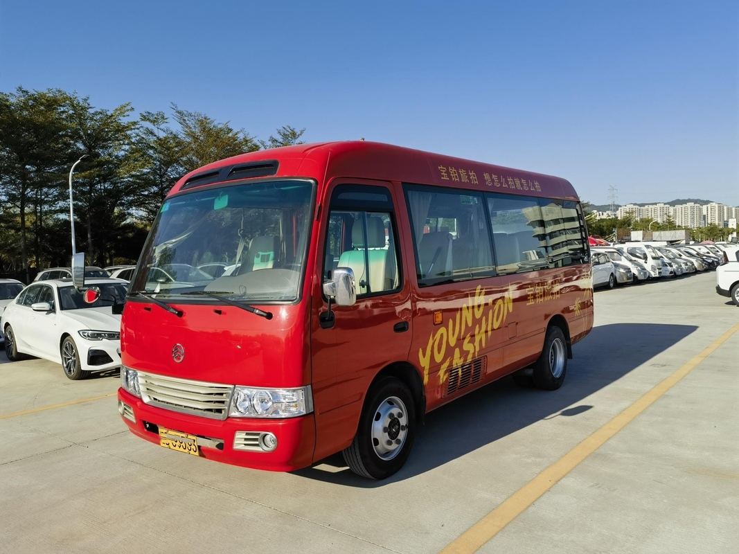 使用された小さいバスは2020年金ドラゴン バスXML6601J15前部エンジン19の座席を使用した