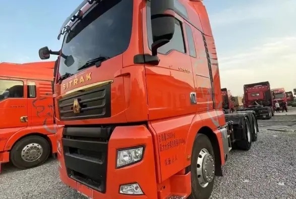 ラインの使用されたディーゼル トラックのSinotruck Sitrakのトラクターのトラック540hp 6×4ドライブ モード6シリンダー