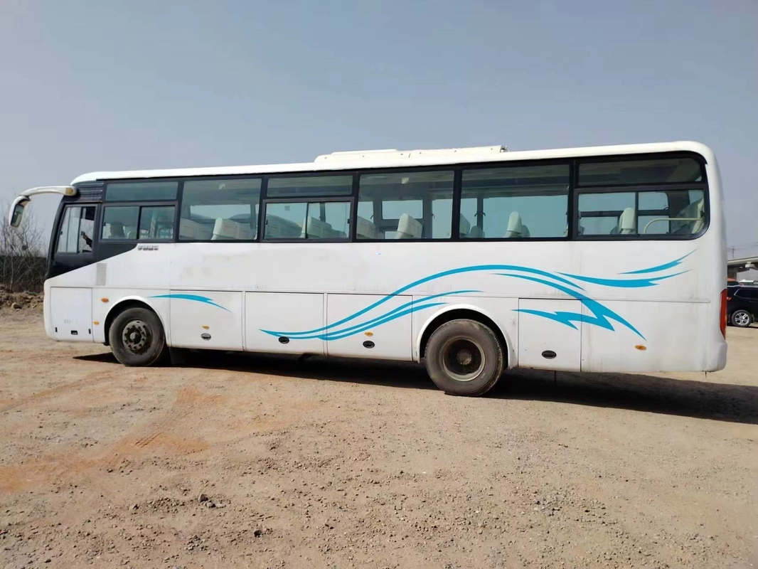 秒針のMicrobus 43の座席両開きドアの白い色はYutongバスZK6102D Yuchaiエンジンを使用した